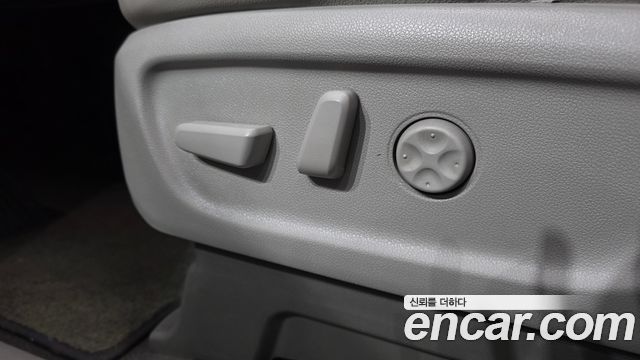 Kia Carnival 9-seater Prestige 2015 — фото 17