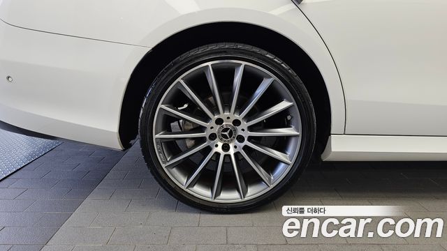 Mercedes-Benz E-Class (W213) E300 4MATIC AMG Line 2017 — фото 5