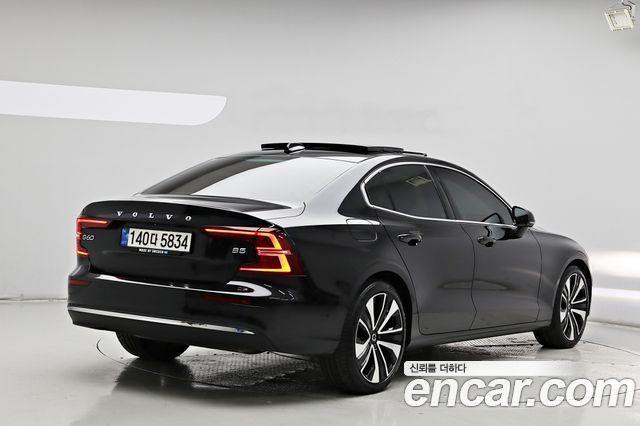 Volvo S60 (III) B5 Ultimate Bright 2023 — фото 4
