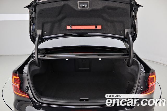Volvo S60 (III) B5 Ultimate Bright 2023 — фото 23