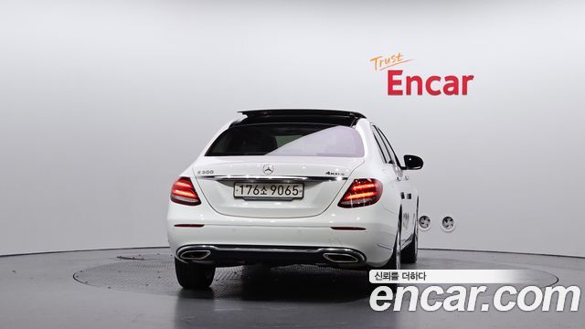 Mercedes-Benz E-Class (W213) E300 4MATIC Exclusive 2019 — фото 4