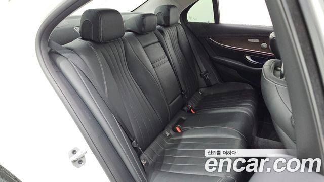 Mercedes-Benz E-Class (W213) E300 4MATIC Exclusive 2019 — фото 18