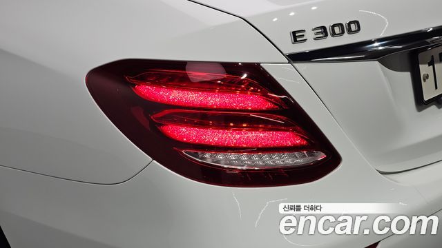 Mercedes-Benz E-Class (W213) E300 4MATIC Exclusive 2019 — фото 23