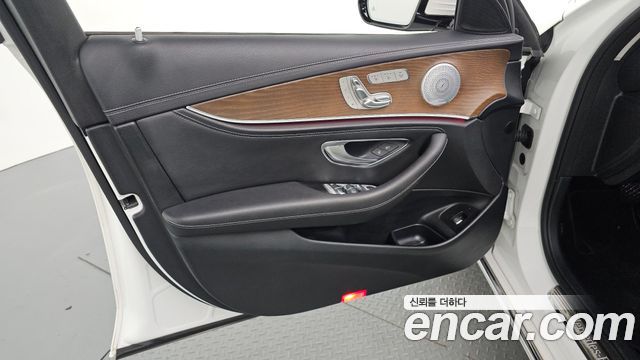 Mercedes-Benz E-Class (W213) E300 4MATIC Exclusive 2019 — фото 24