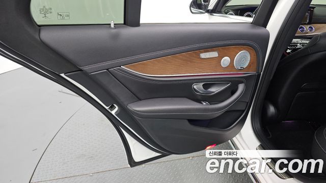 Mercedes-Benz E-Class (W213) E300 4MATIC Exclusive 2019 — фото 25