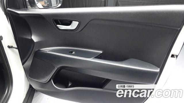 Kia Stonic 1.4 Trendy 2020 — фото 24
