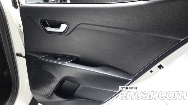 Kia Stonic 1.4 Trendy 2020 — фото 25