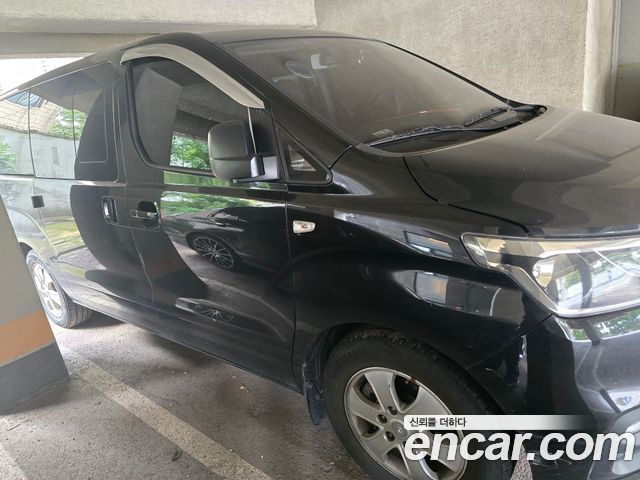 Hyundai Grand Starex Wagon 12-Seater Style
