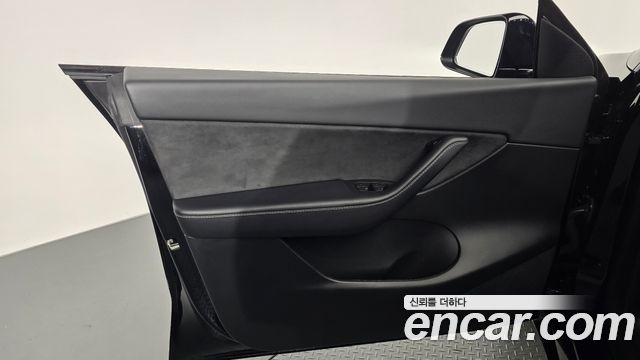 Tesla Model Y Long Range AWD 2022 — фото 24