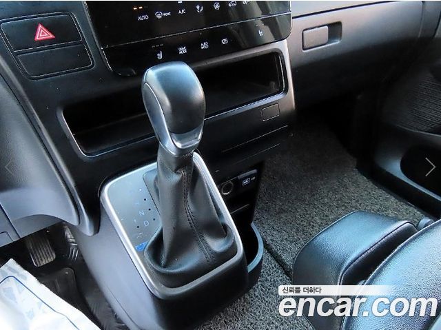 Hyundai Staria Cargo 3-Seater Modern 2022 — фото 10