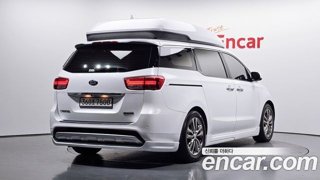 Kia Carnival 9-seater Hi-Limousine Noblesse 2017 — фото 2