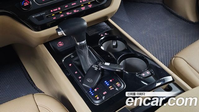 Kia Carnival 9-seater Hi-Limousine Noblesse 2017 — фото 9