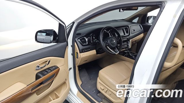 Kia Carnival 9-seater Hi-Limousine Noblesse 2017 — фото 11