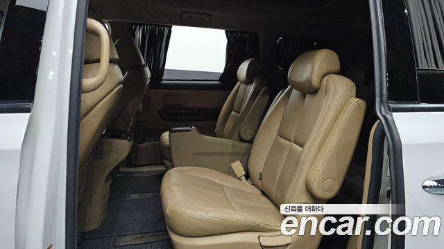 Kia Carnival 9-seater Hi-Limousine Noblesse 2017 — фото 12