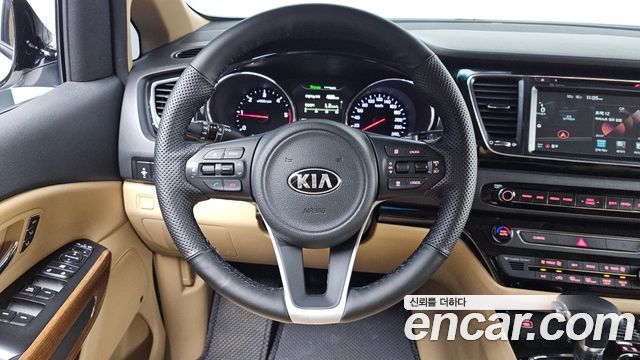 Kia Carnival 9-seater Hi-Limousine Noblesse 2017 — фото 13