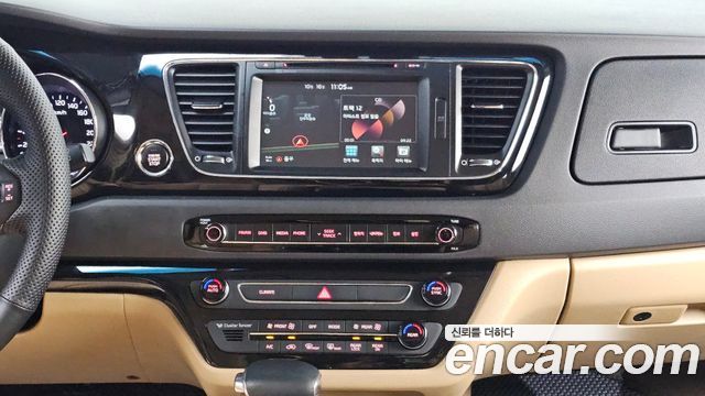 Kia Carnival 9-seater Hi-Limousine Noblesse 2017 — фото 15