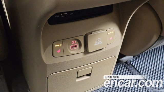 Kia Carnival 9-seater Hi-Limousine Noblesse 2017 — фото 20