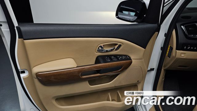 Kia Carnival 9-seater Hi-Limousine Noblesse 2017 — фото 24