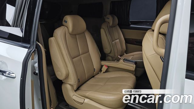 Kia Carnival 9-seater Hi-Limousine Noblesse 2017 — фото 26
