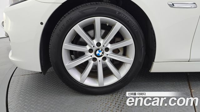 BMW 5 Series (F10) 528i 2015 — фото 5