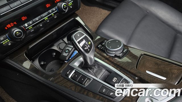 BMW 5 Series (F10) 528i 2015 — фото 9