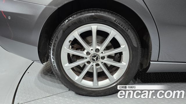 Mercedes-Benz A-Class (W177) A220 Sedan 2020 — фото 5