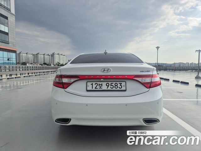Hyundai Grandeur (HG) HG240 Luxury 2011 — фото 4