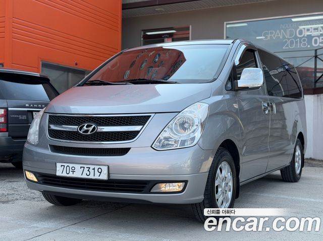 Hyundai Grand Starex 12-Seater Wagon CVX Luxury