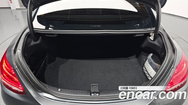 Mercedes-Benz C-Class (W205) C200 AMG Line 2017 — фото 20