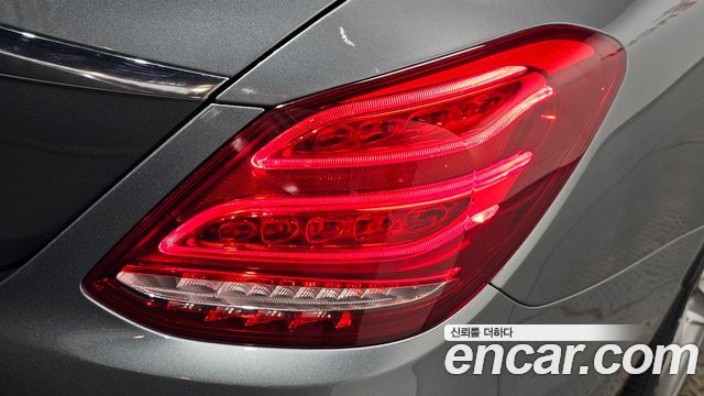 Mercedes-Benz C-Class (W205) C200 AMG Line 2017 — фото 23