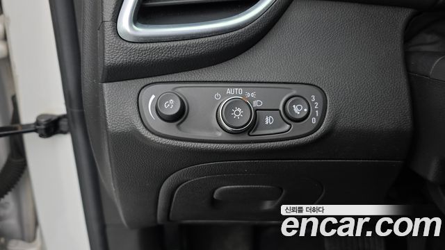 Chevrolet Trax 1.4 Premier 2021 — фото 17