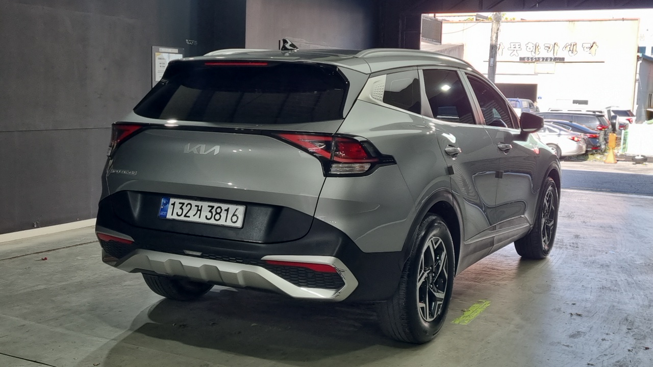 Kia Sportage (V) Diesel 2.0 2WD Prestige 2023 — фото 2