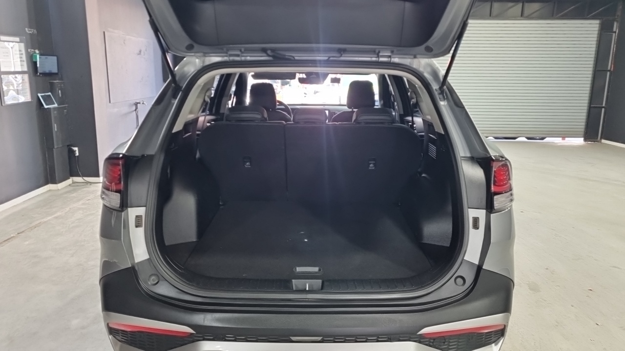 Kia Sportage (V) Diesel 2.0 2WD Prestige 2023 — фото 5