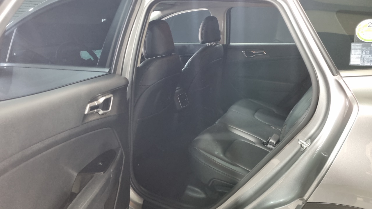 Kia Sportage (V) Diesel 2.0 2WD Prestige 2023 — фото 21