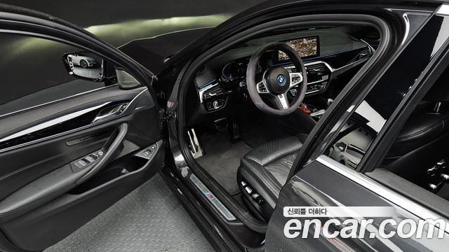 BMW 5 Series (G30) 530e M Sport 2022 — фото 15