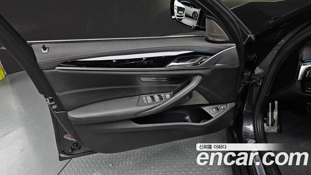 BMW 5 Series (G30) 530e M Sport 2022 — фото 30