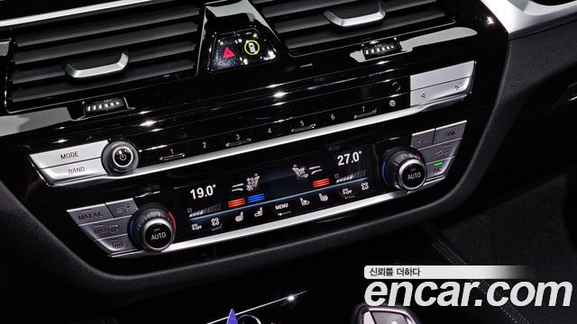 BMW 5 Series (G30) 530e M Sport 2022 — фото 37