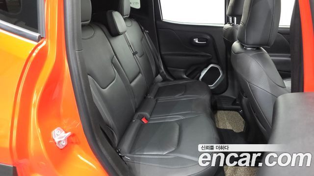 Jeep Renegade 2.4 Longitude High 2018 — фото 12
