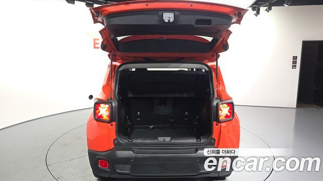 Jeep Renegade 2.4 Longitude High 2018 — фото 20