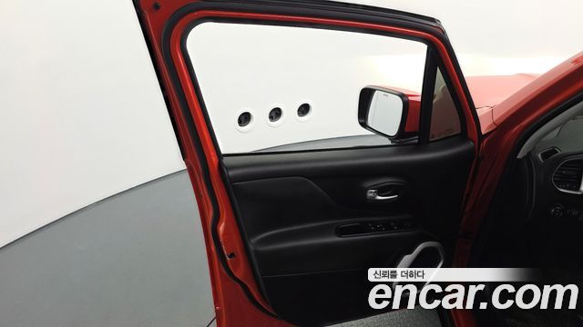 Jeep Renegade 2.4 Longitude High 2018 — фото 24