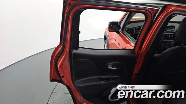Jeep Renegade 2.4 Longitude High 2018 — фото 25
