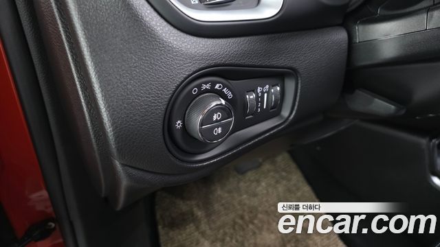 Jeep Renegade 2.4 Longitude High 2018 — фото 28