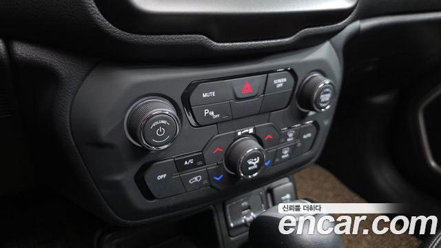 Jeep Renegade 2.4 Longitude High 2018 — фото 31