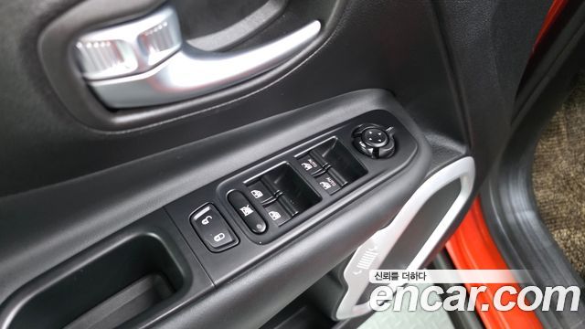 Jeep Renegade 2.4 Longitude High 2018 — фото 36