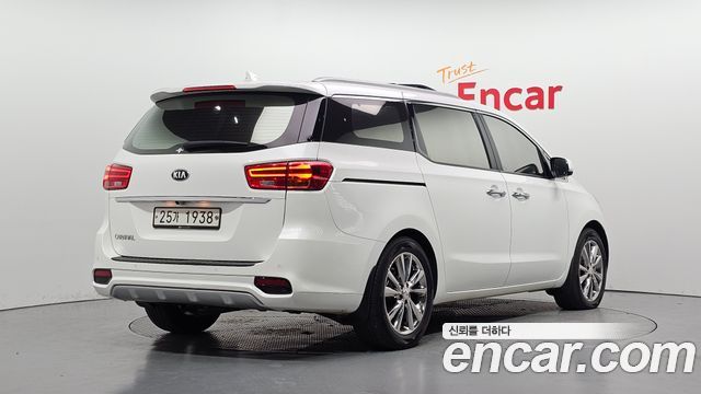 Kia Carnival 9-Seater Noblesse Special 2019 — фото 2
