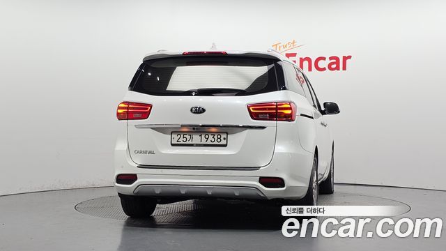 Kia Carnival 9-Seater Noblesse Special 2019 — фото 4