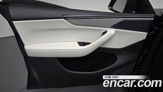 Tesla Model Y L Long Range AWD 2026 — фото 30