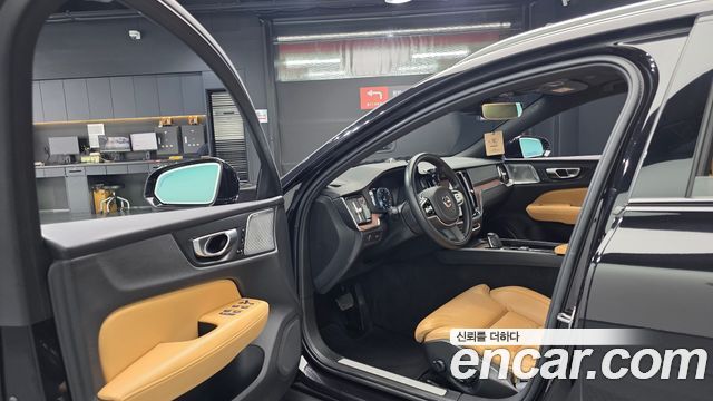 Volvo V60 Cross Country (II) B5 Pro AWD 2021 — фото 10