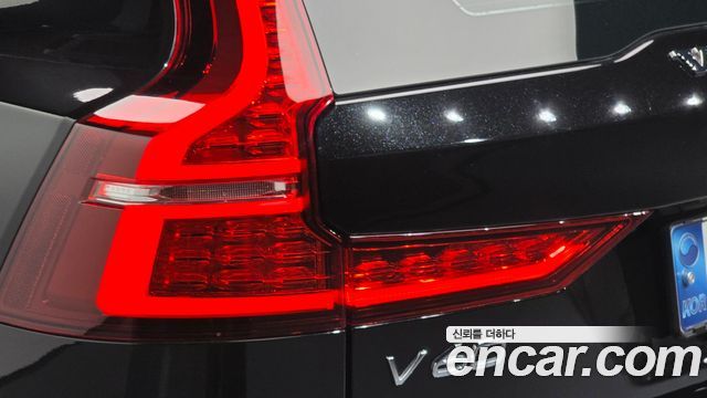 Volvo V60 Cross Country (II) B5 Pro AWD 2021 — фото 23