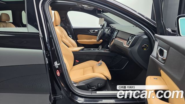 Volvo V60 Cross Country (II) B5 Pro AWD 2021 — фото 26